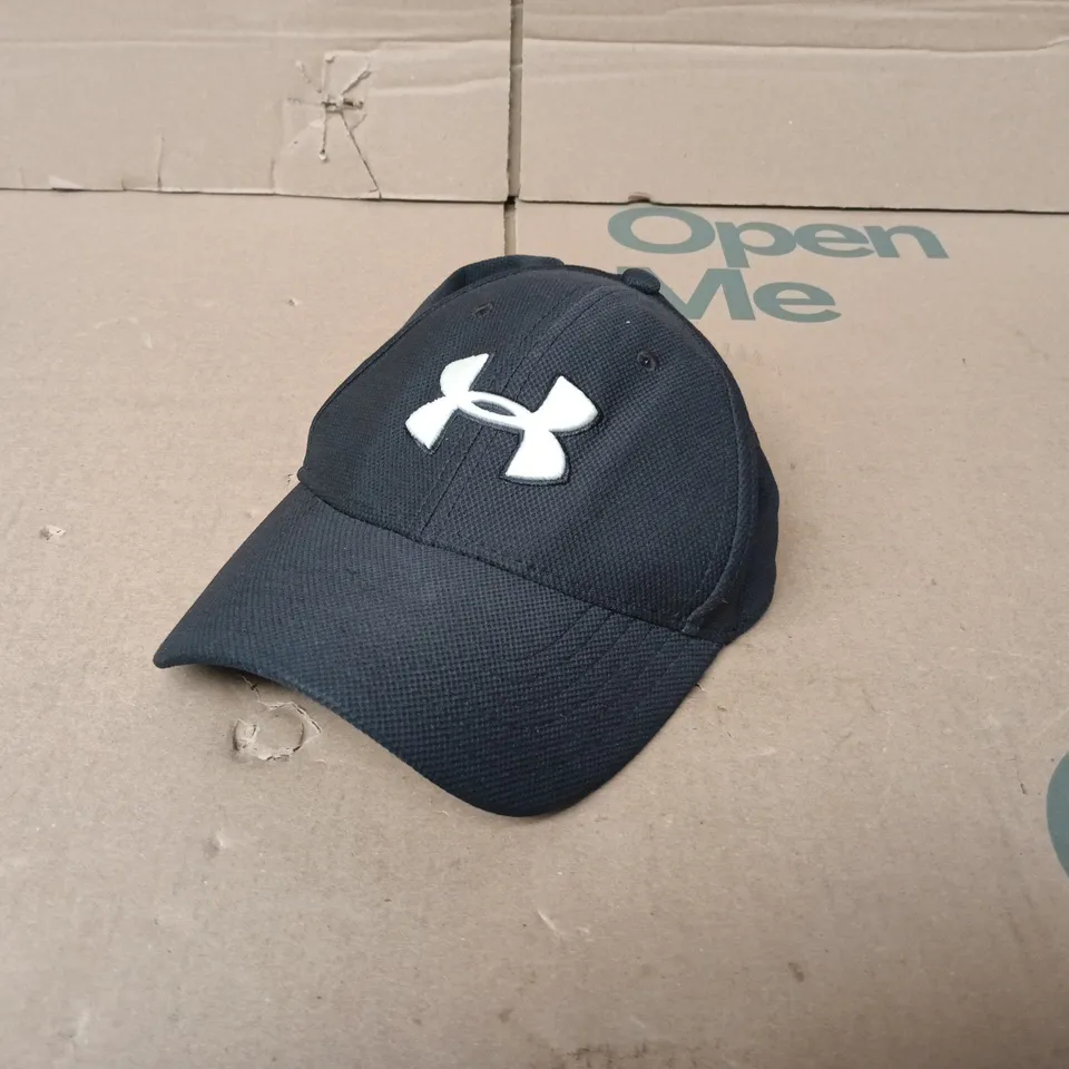 UNDER ARMOUR CLASSIC FIT CAP IN BLACK SIZE L/XL