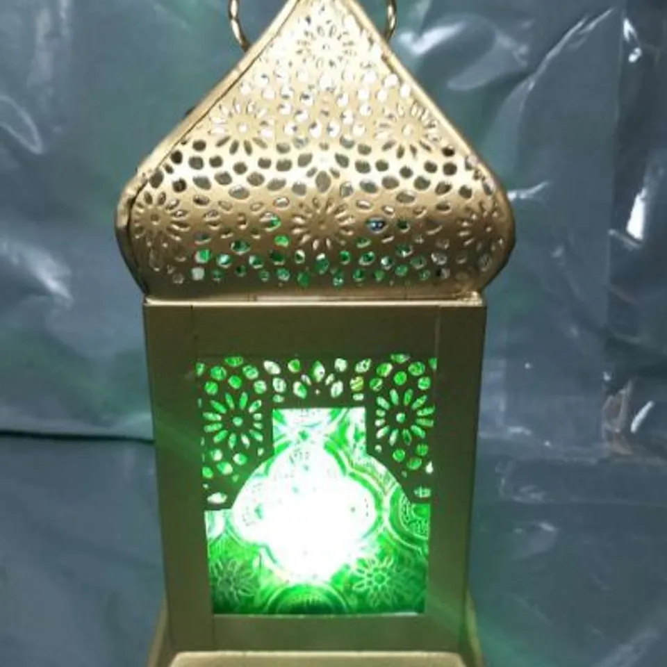 APPROXIMATELY 18 DOORBUSTER - HANDMADE MOROCCAN STYLE LED LANTERN WITH GOLDEN FINISH (3XAAA BATTERY REQUIRED) - GREEN