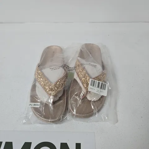 WOMEN'S GOLD-TONE GLITTER STRAP SANDALS ā UK 7