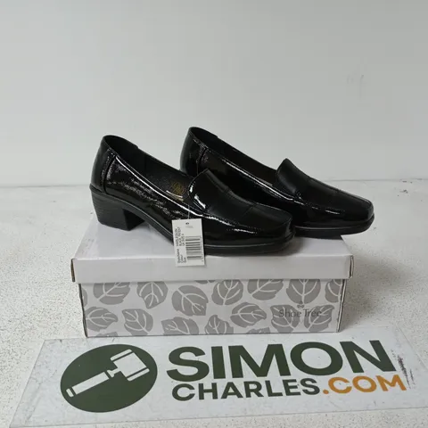 SHOE TREE COMFORT HARLEQUIN BLACK PATENT SHOES SIZE 4 BOXED