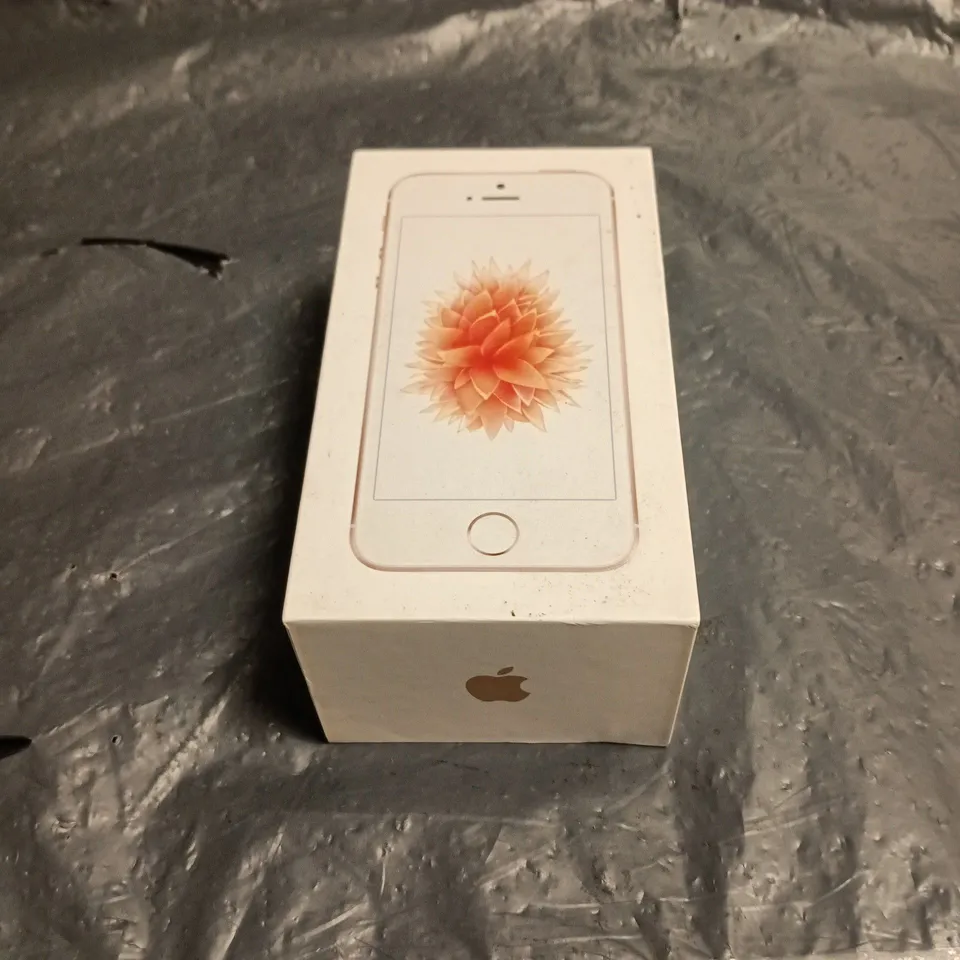 APPLE IPHONE SE (1ST GEN) 4-INCH – SILVER, WITH BOX