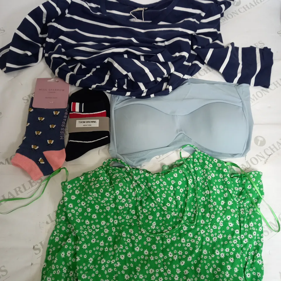 BOX OF APPROXIMATELY 25 ASSORTED CLOTHING ITEMS TO INCUDE - SOCKS , BRA , DRESS ETC