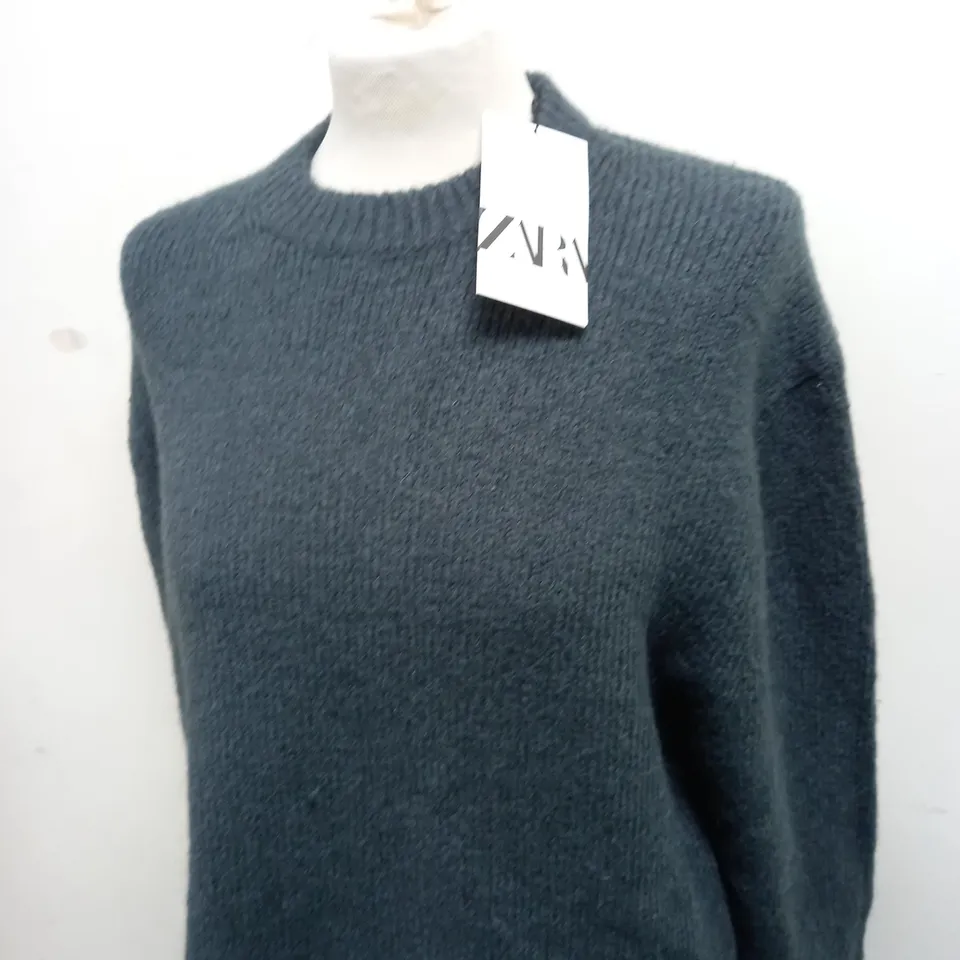 ZARA KNITTED JUMPER SIZE M