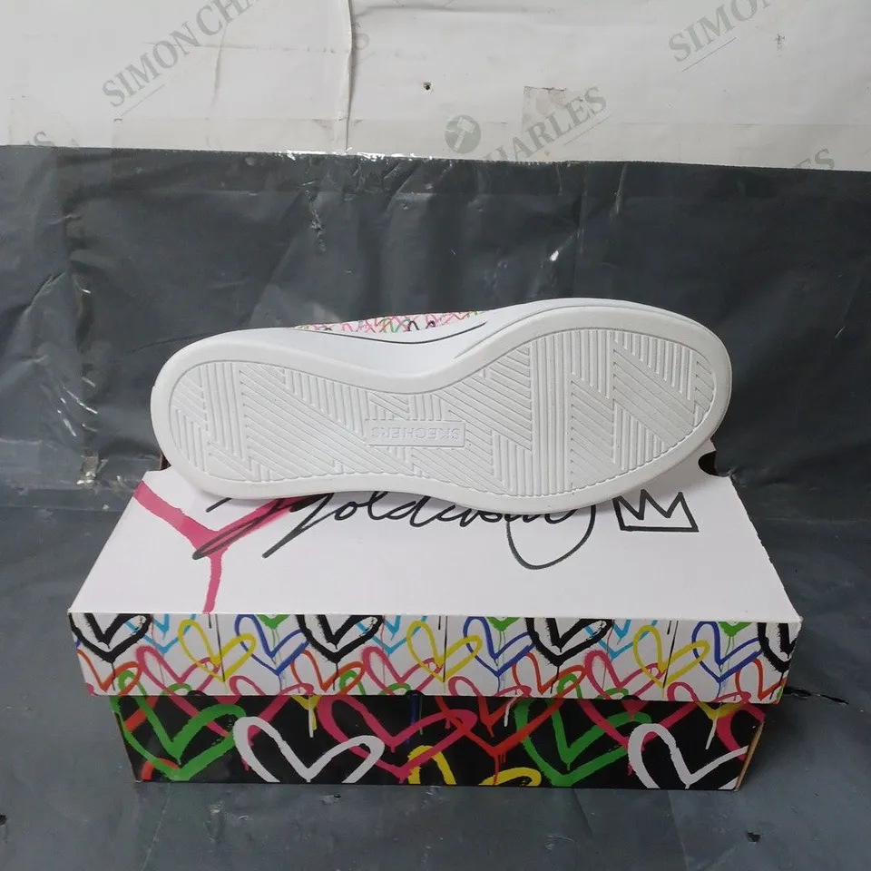 SKECHERS LADIES LACE UP PUMPS WHITE MULTI SIZE 9