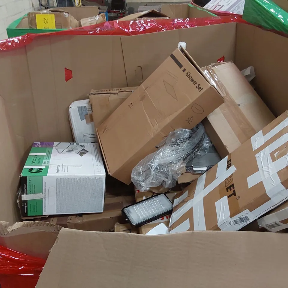 PALLET OF ASSORTED CONSUMER PRODUCTS TO INCLUDE: OFFICE CHAIR, PAPER SHREDDERS, AIR FRYER, ELECTRONIC JUICER ECT