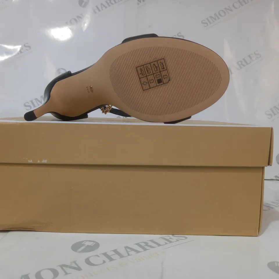 BOXED PAIR OF MICHAEL KORS HAMILTON HEELED SANDALS IN BLACK US SIZE 8M
