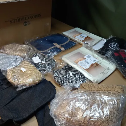 LOT OF APPROX. 15 ASSORTED CLOTHING ACCESSORIES  IN VARYING SIZES/COLOURS/STYLES TO INCLUDE: BRA'S, HAT, BAGS