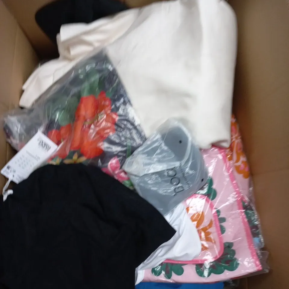 LARGE BOX OF APPROXIMATELY 25 ASSORTED CLOTHING ITEMS IN VARIOUS COLOURS, STYLES AND SIZES - COLLECTION ONLY