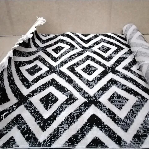 BRAND NEW PACO HOME BLACK-WHITE POCO RUG SIZE 80CM X 150CM