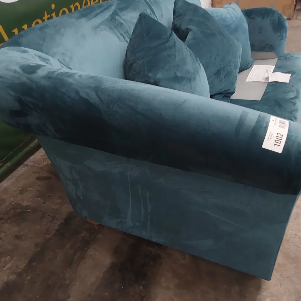 DESIGNER 2.5 SEATER HUGH BACKED SOFA PLUSH TURQUOISE FABRIC WITH SCATTER CUSHIONS 