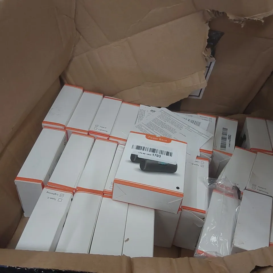 PALLET CONTAINING A LARGE QUANTITY OF ASSORTED ELECTRICAL ITEMS INCLUDING: POWER BANKS, SOLAR MOTION SENSOR LIGHTS ECT