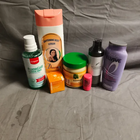APPROXIMATEY 20 ASSORTED HEALTH AND BEAUTY PRODUCTS TO INCLUDE - OLE HENRIKSON BANANA BRIGHT EYE CREAM - L'OREAL ELVIVE HYALURONIC SHAMPOO - DAWMY LIGHTENING BODY LOTION - ETC