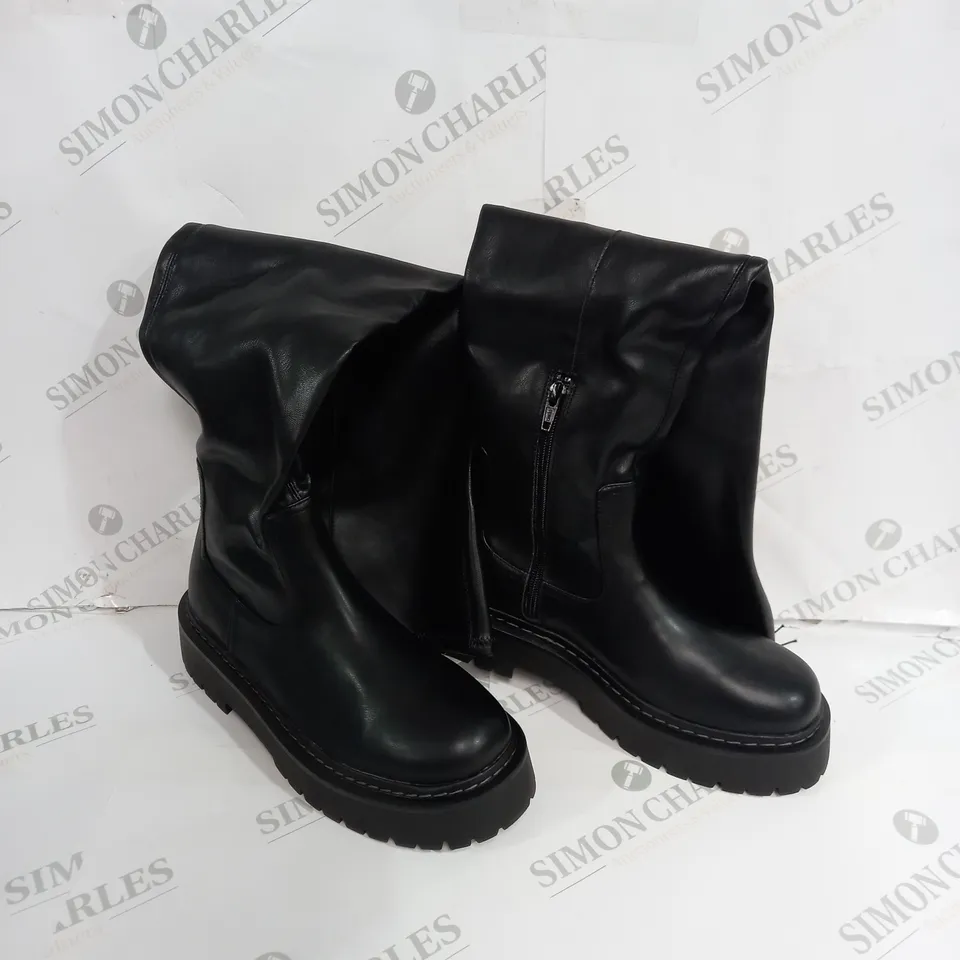 PAIR OF H+M BLACK BOOTS SIZE 7