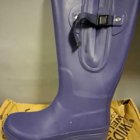 BOXED THE WIDE WELLY COMPANY BLUE WELLINGTON BOOTS SIZE 6