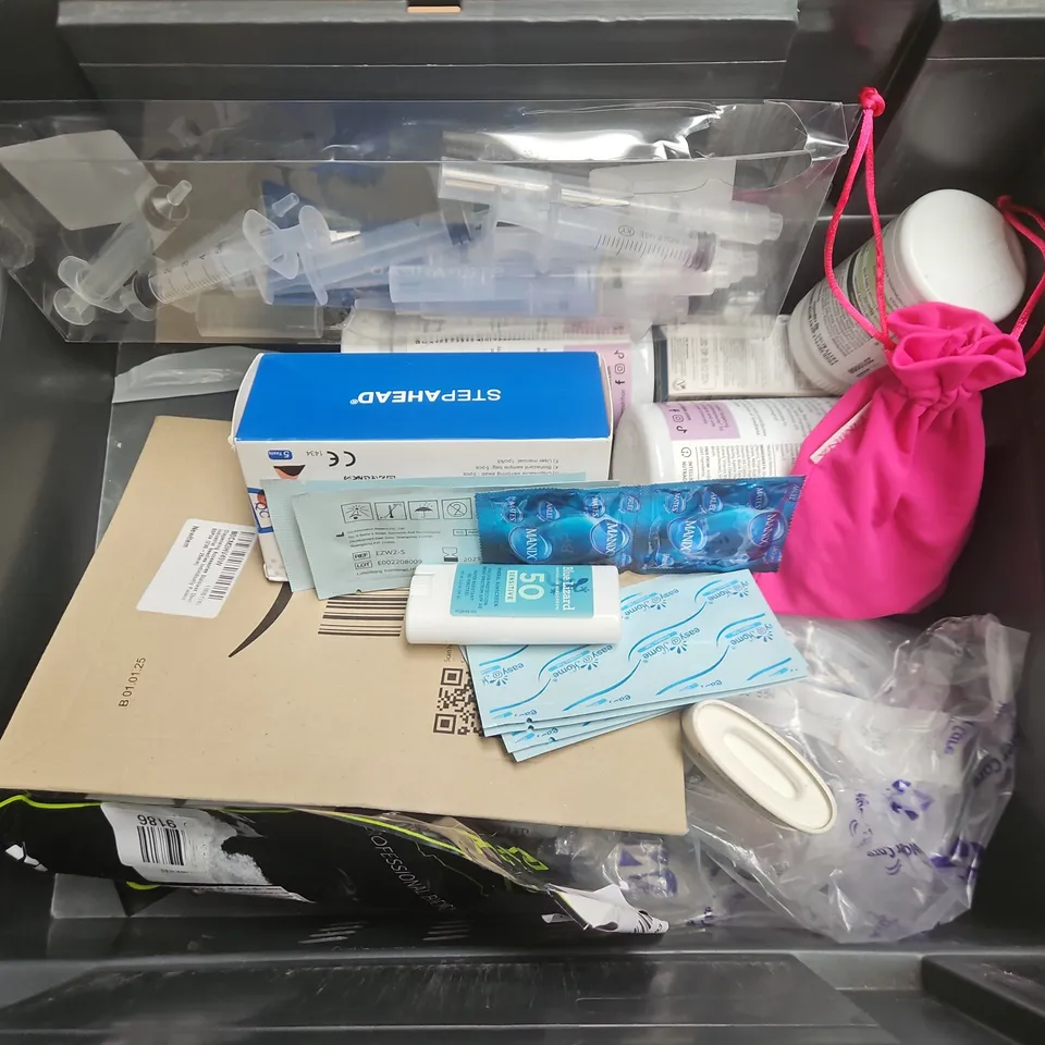 TOTE OF APPROXIMATELY 20 ASSORTED HEALTHCARE PRODUCTS TO INCLUDE OVULATION TESTS - SUPERSELF VITAMIN D3 DROPS AND MENOPAUSE SUPPORT SUPPLEMENTS
