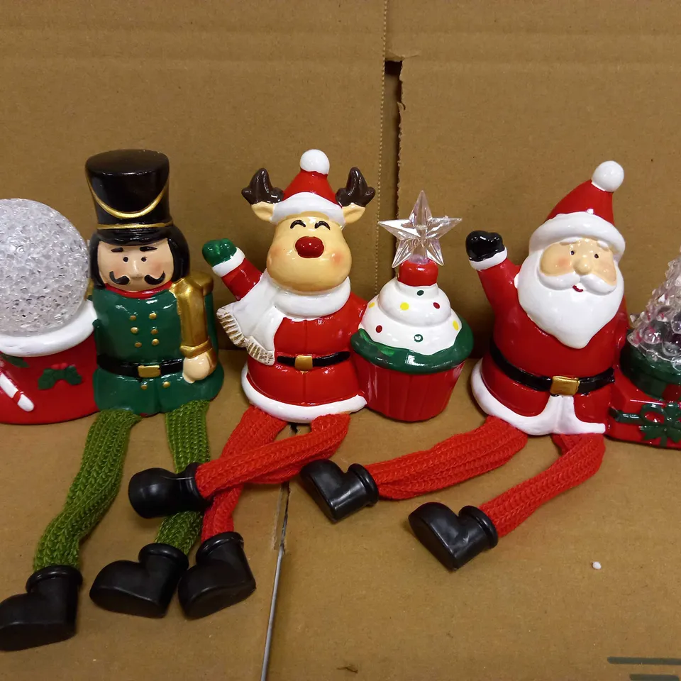 SET OF CHRSTMAS ORNAMENTAL DECORATIONS 