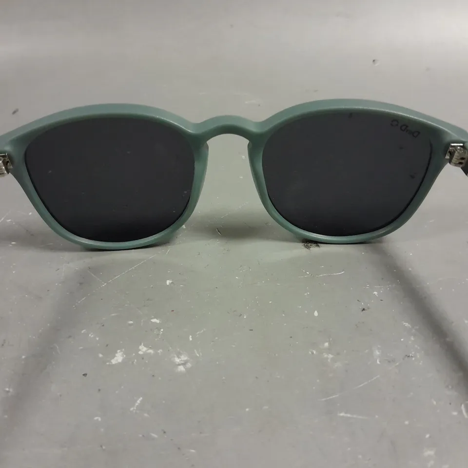 DBYD POLARISED GLASSES WITH GREEN FRAME IN CASE
