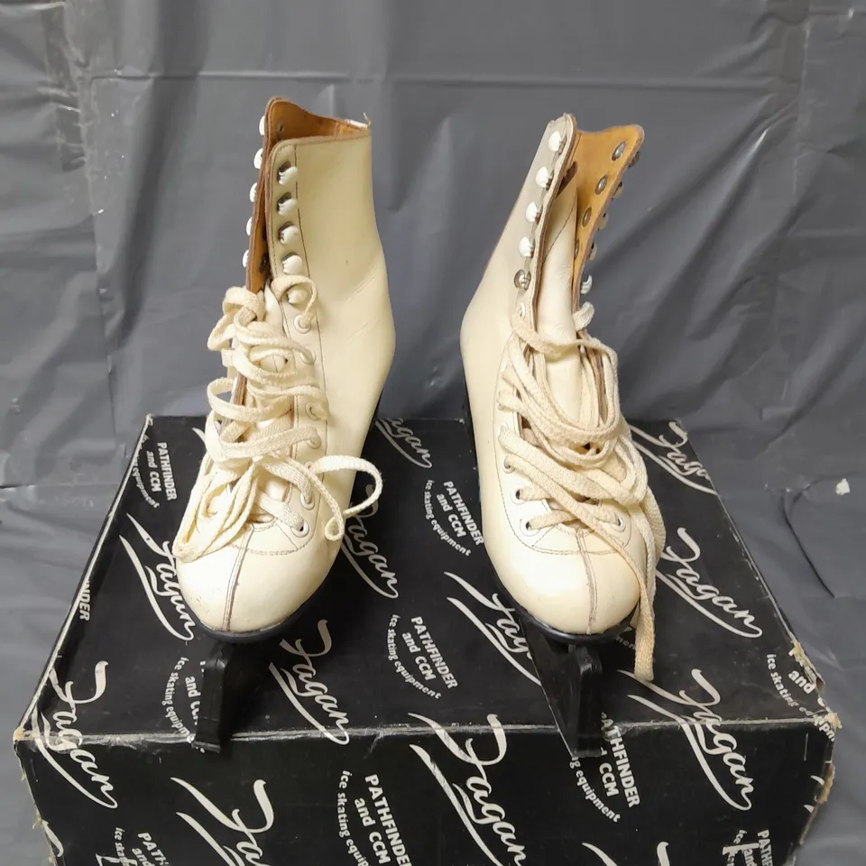 PATHFINDER AND CCM ICE SKATES WHITE SIZE 24