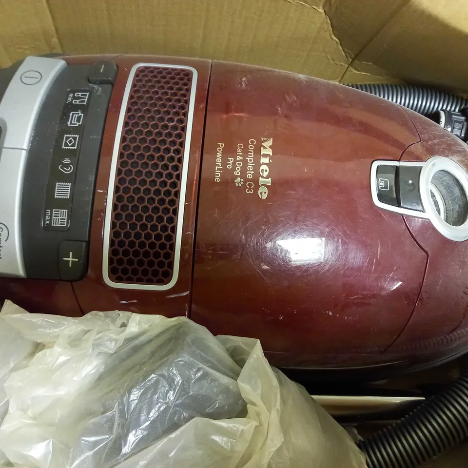 MIELE COMPLETE C3 PET VACUUM