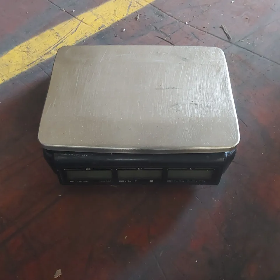 AVERY BERKEL DIGITAL SCALE