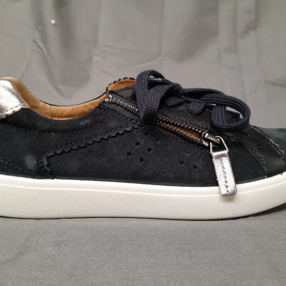 BOXED PAIR OF HOTTER STELLAR SHOES IN CHARCOAL BLUE UK SIZE 5