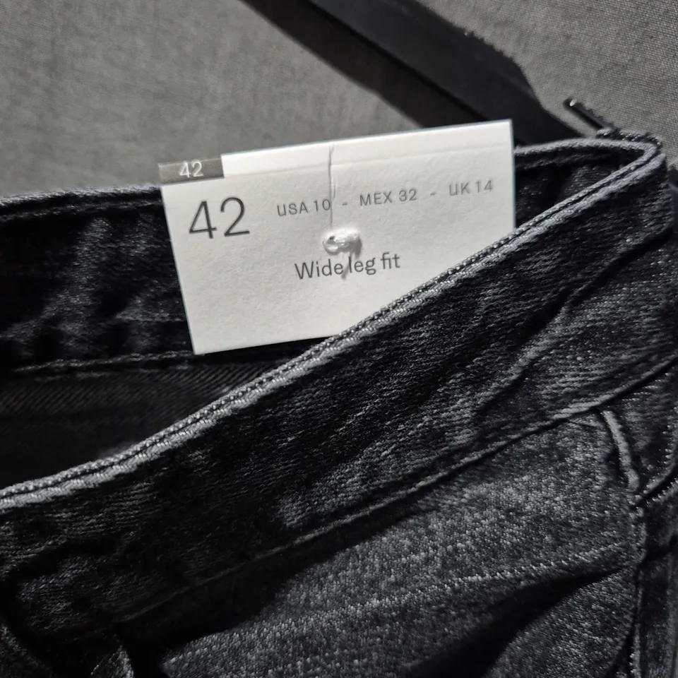 JOHN LEWIS DIAMOND-QUILTED WIDE-LEG DENIM JEANS, UK 14 (USA 10)