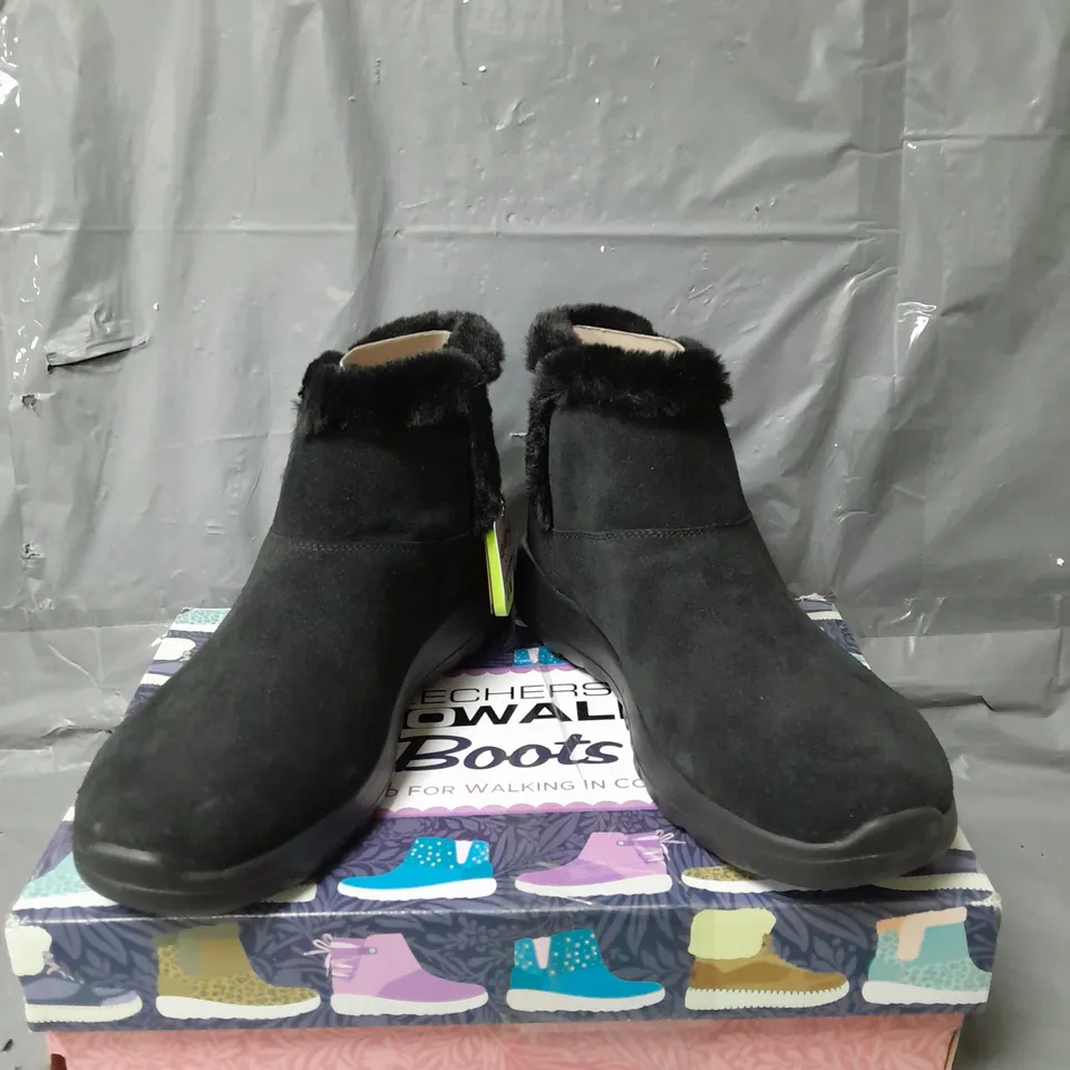 SKECHERS ON THE GO JOY ANKLE BOOTS - BLACK - SIZE 8