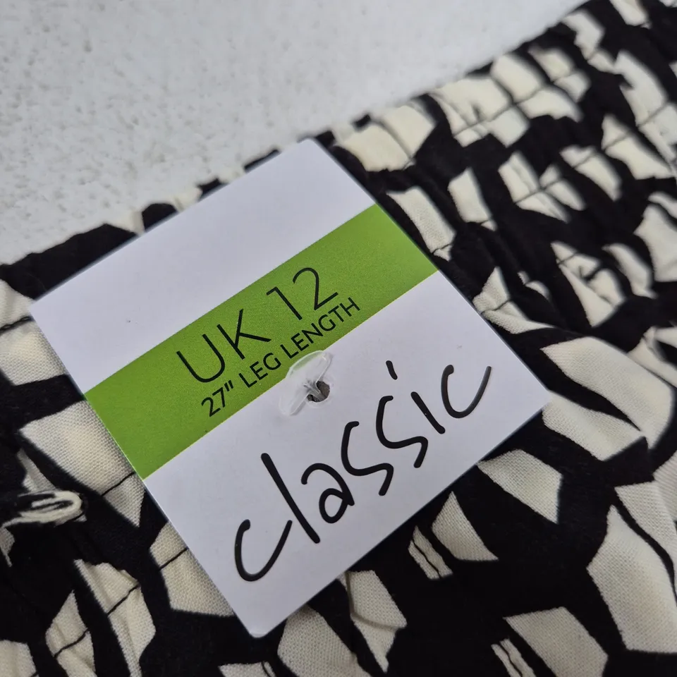 CLASSIC UK 12 WOMEN'S TROUSERS - 27IN LEG - BLACK & WHITE GEOMETRIC PRINT