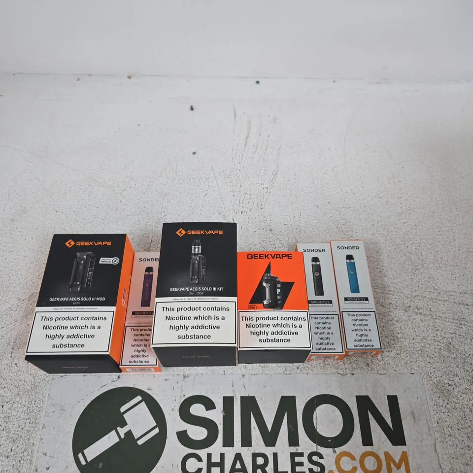 APPROXIMATELY 20 ASSORTED GEEKVAPE E-CIG PRODUCTS AND ACCESSORIES IN VARIOUS COLOURS AND FLAVOURS
