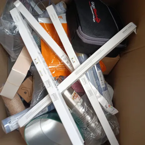 BOX OF APPROXIMATELY 15 ASSORTED HOUSEHOLD ITEMS