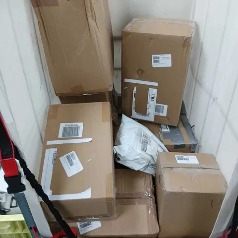 CAGE OF APPROXIMATELY 8 ASSORTED HOUSEHOLD ITEMS TO INCLUDE - SOLAR METAL STAKES, SOLAR LANTERNS, AND SOLAR BUDDHA ETC. - COLLECTION ONLY 