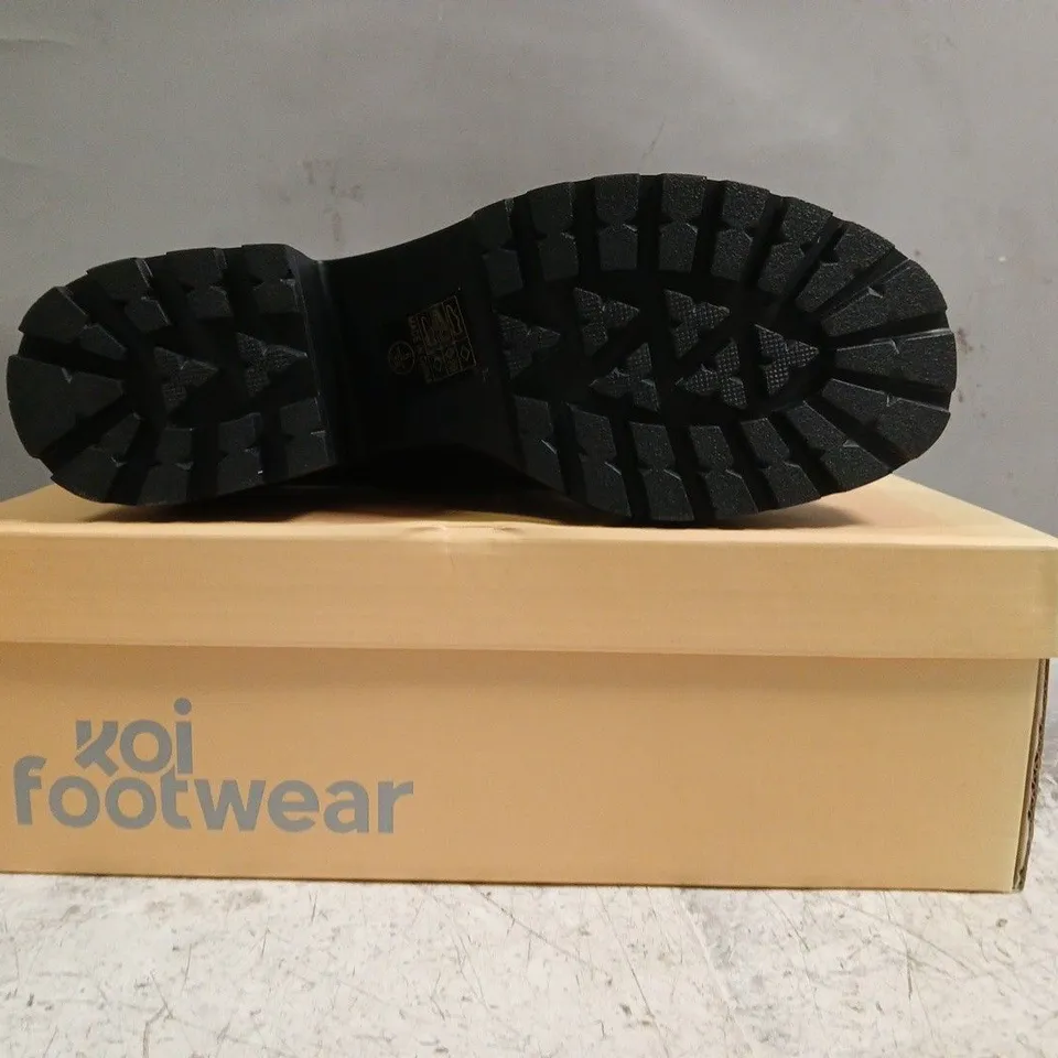 BOXED PAIR OF KOI TENNIN HEART SHOES IN BLACK W. PINK HEARTS SIZE UK 5