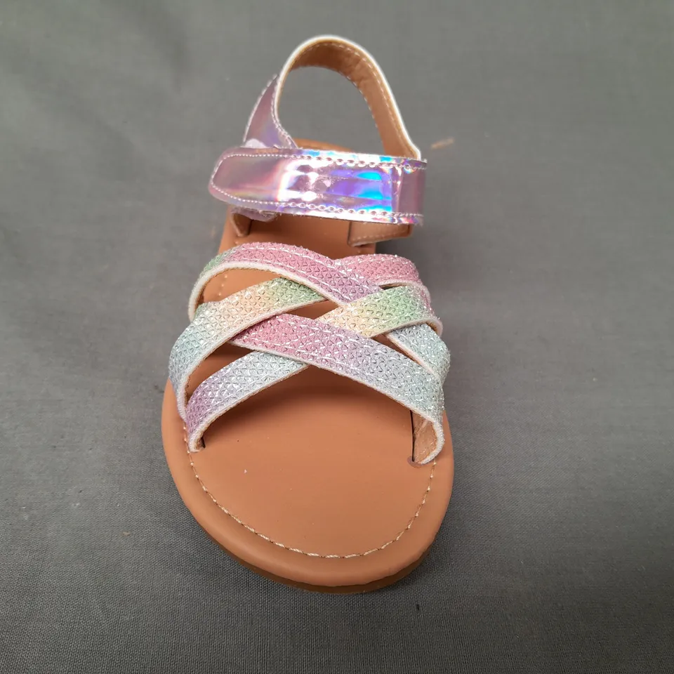 BOXED PAIR OF DESIGNER KIDS OPEN TOE SANDALS IN PRISMATIC MULTICOLOUR EU SIZE 27