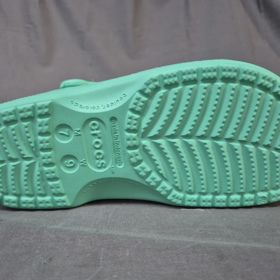 PAIR OF CROCS BAYA CLOGS IN MINT GREEN UK SIZE M6/W7