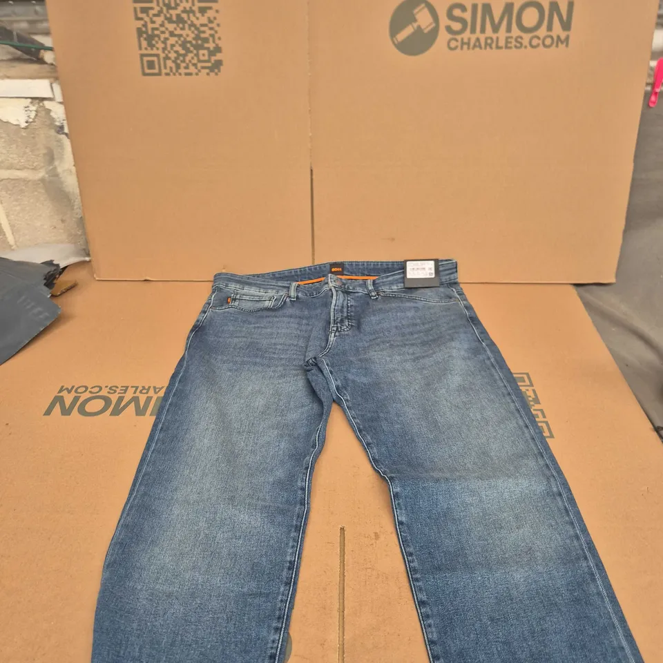 HUGO BOSS RE.MAINE REGULAR FIT JEANS – DENIM 38/30