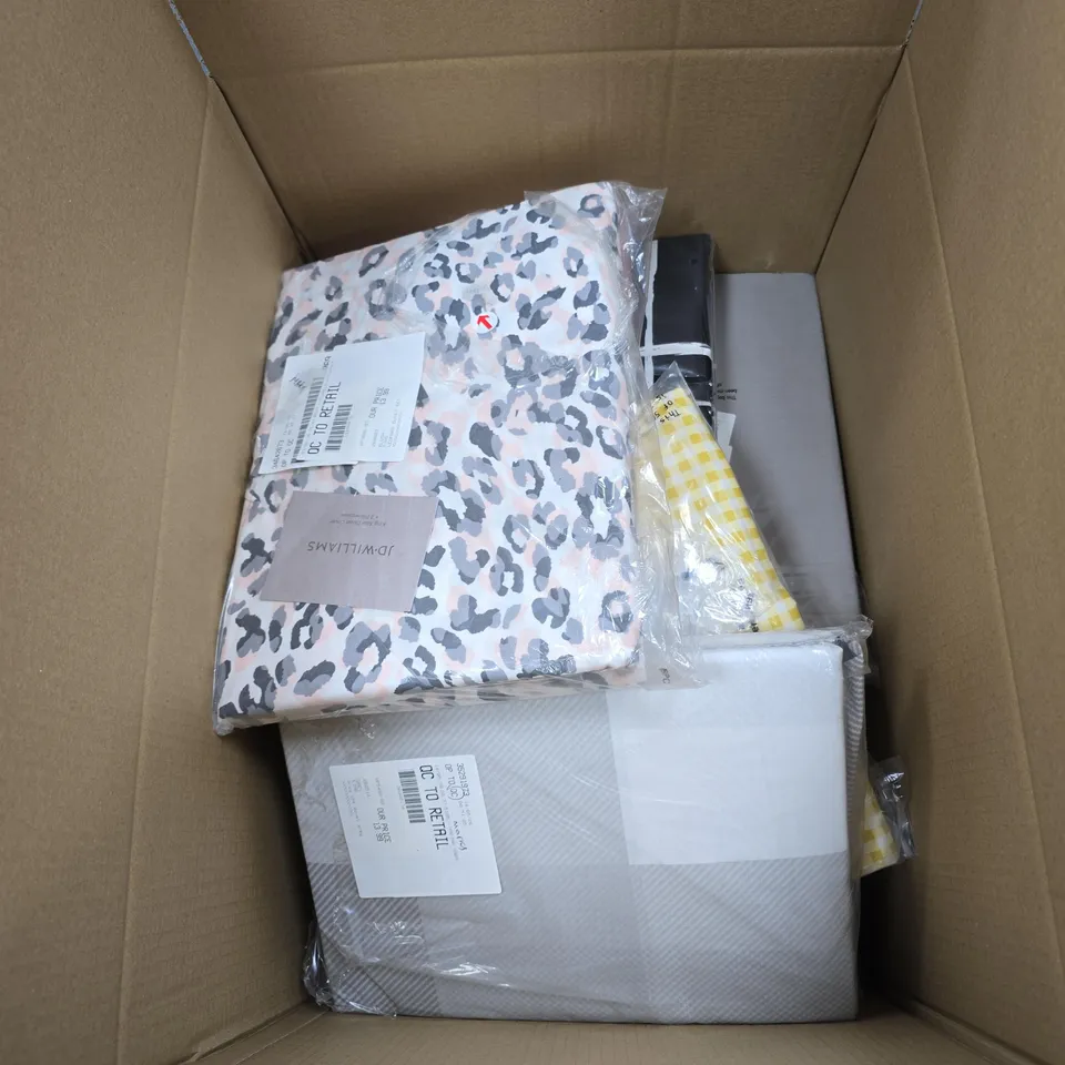 BOX OF APPROXIMATELY 15 ASSORTED BEDDING ITEMS OF VARIOUS SIZES AND STYLES