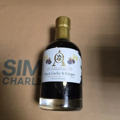 THE OLIVE ARCHITECTS BLACK GARLIC & GINGER β ARTISAN SAUCE, GLASS BOTTLE