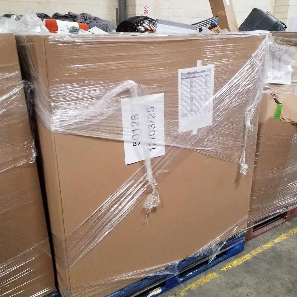 PALLET CONTAINING ASSORTED PRODUCTS INCLUDING PILLOWS, COOKWARE STORAGE TUBS & ROUND SHERPA OTTOMAN 