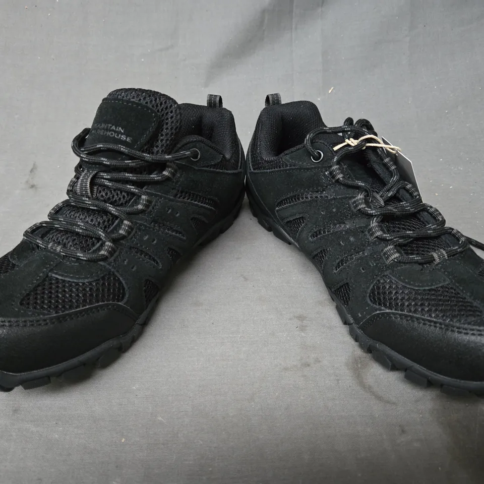 BOXED PAIR OF MOUNTAIN WAREHOUSE WOMEN'S OUTDOOR WALKING SHOES IN BLACK UK SIZE 6