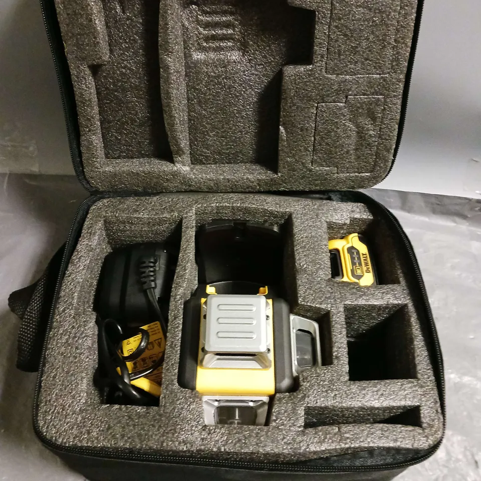 DEWALT SELF-LEVELLING CROSS-LINE LASER LEVEL IN CARRY CASE