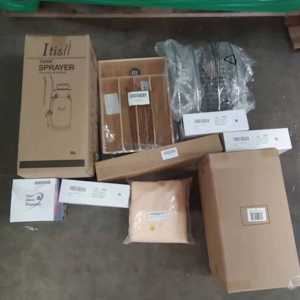 PALLET OF ASSORTED ITEMS INCLUDING ITISLL TANK SPRAYER, SHOT GLASS DISPENSER, M-DESIGN METAL TISSUE STAND, M-DESIGN CUTLERY TRAY, ELECTRIC JAR OPENER, M-DESIGN COOKWARE RACK