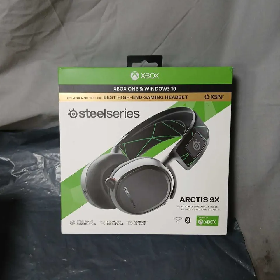 STEELSERIES ARCTIS 9X WIRELESS GAMING HEADSET – XBOX ONE & WINDOWS 10, BOXED