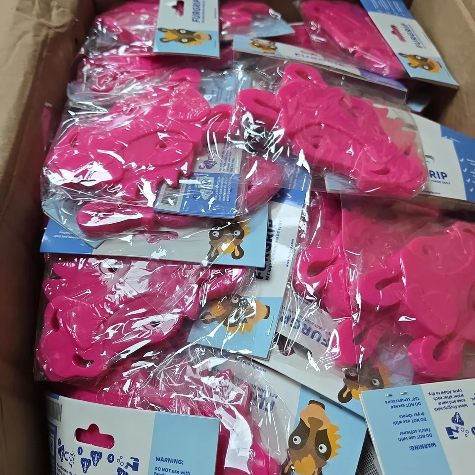 BOX OF APPROXIMATELY 150 FURGRIP LAUNDRY PET HAIR REMOVERS - HORSE
