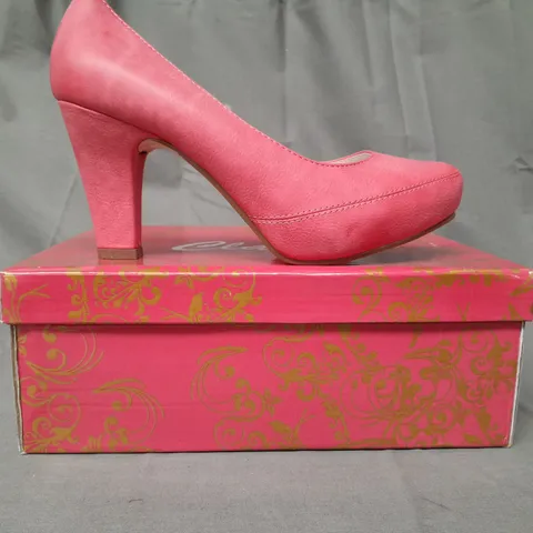 BOXED PAIR OF CLARA'S CLOSED TOE HEELED SHOES IN RED EU SIZE 36