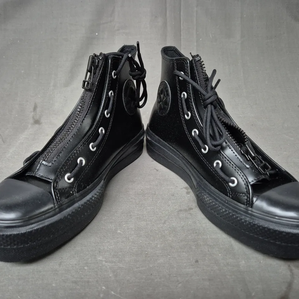 BOXED PAIR OF CONVERSE HI-TOP SHOES IN BLACK UK SIZE 5.5