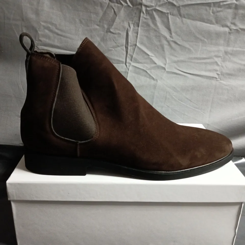 BROWN SUEDE CHELSEA BOOTS – MEN'S - UK SIZE 12