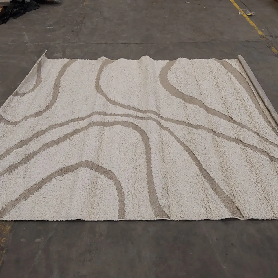 ABSTRACT MACHINE WOVEN CREAM/TAUPE AREA RUG// SIZE: 240 X 305cm