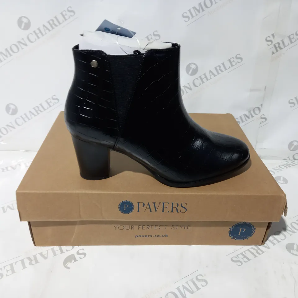 PAVERS BLACK LEACTHE BOOTS SIZE 6