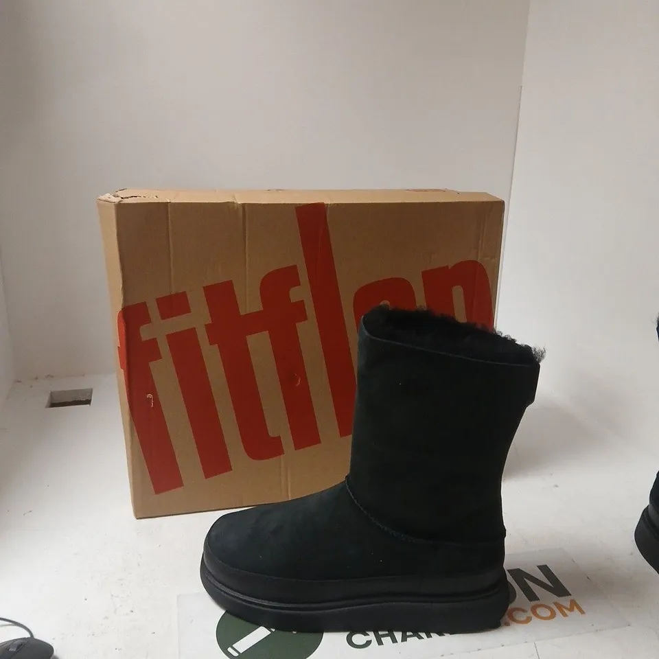 FITFLOP GEN-FF SHORT DOUBLE-FACED SHEARLING BOOTS – ALL BLACK, UK 7