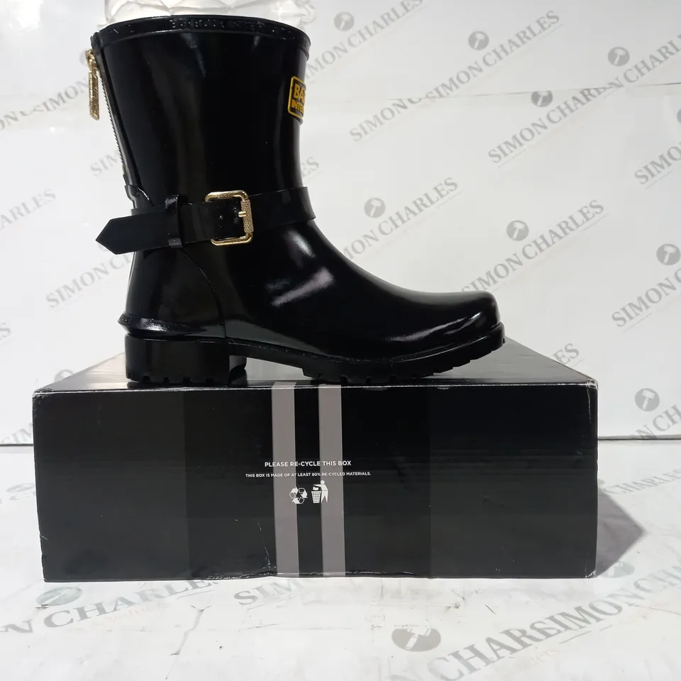 BOXED PAIR OF BARBOUR B.INT MUGELLO BOOTS IN BLACK UK SIZE 4